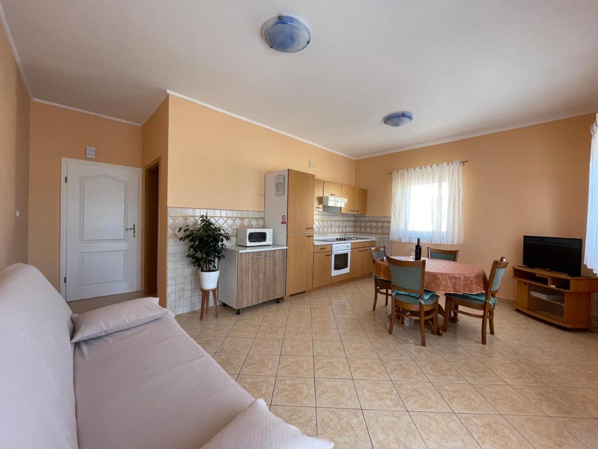 Apartmani Ruzarija Rab Town Exterior foto